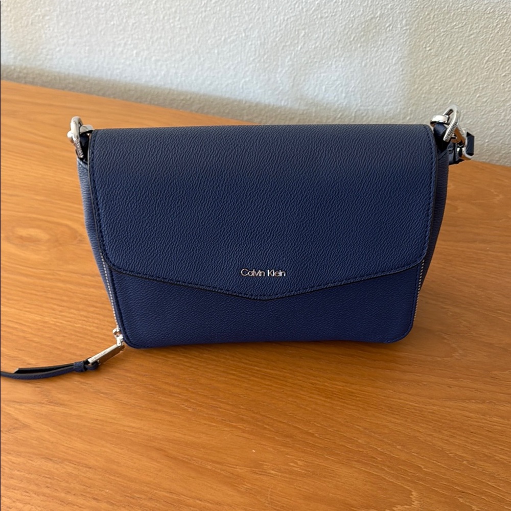 Calvin Klein Blue Shoulder Bag with Silver Hardware - Picture 5 of 9